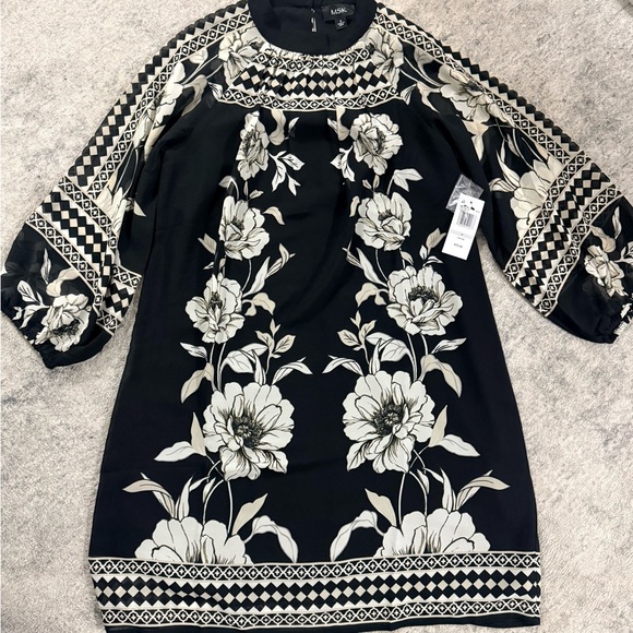 NWT-Women's Mock Neck Shift Dress. (S) - Picture 8 of 10